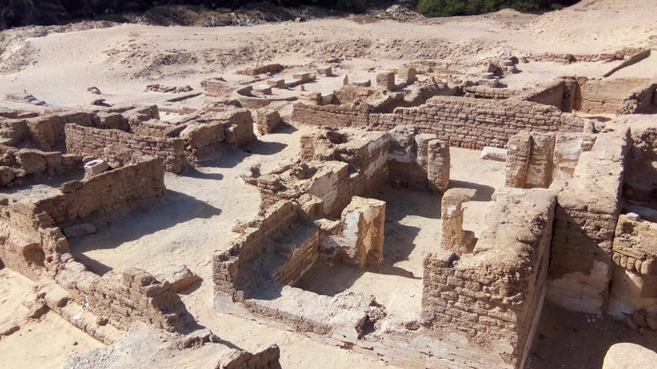 Archaeologists find 1,600-year-old churches and mural of Jesus in Egyptian desert settlement Education NT